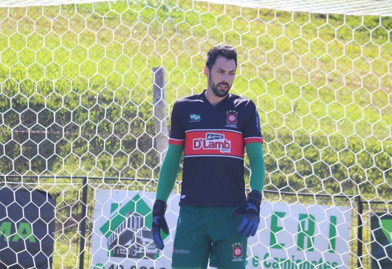 Goleiro Fábio tem a confiança do técnico Zancanaro (Foto: Luis Bataglin/Guarani)