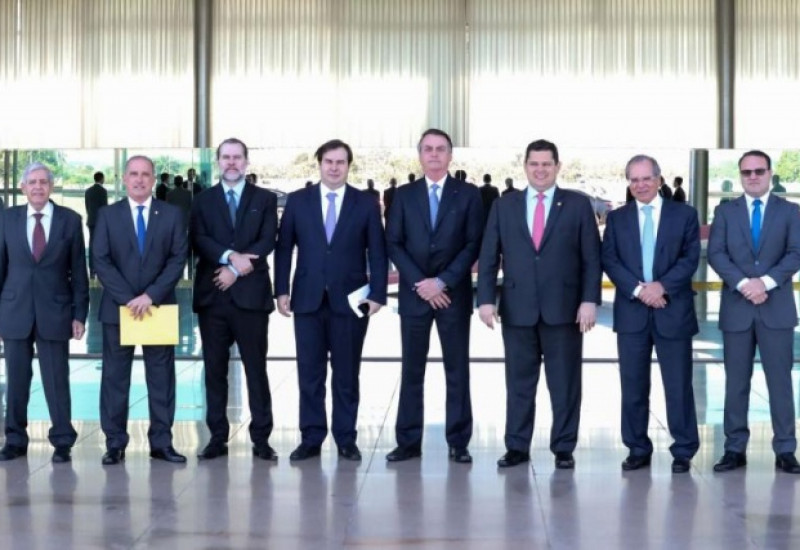 Bolsonaro recebeu os presidentes da Câmara, do Senado e do STF no Palácio da Alvorada nesta terça-feira(Foto: Marcos Corrêa/PR)