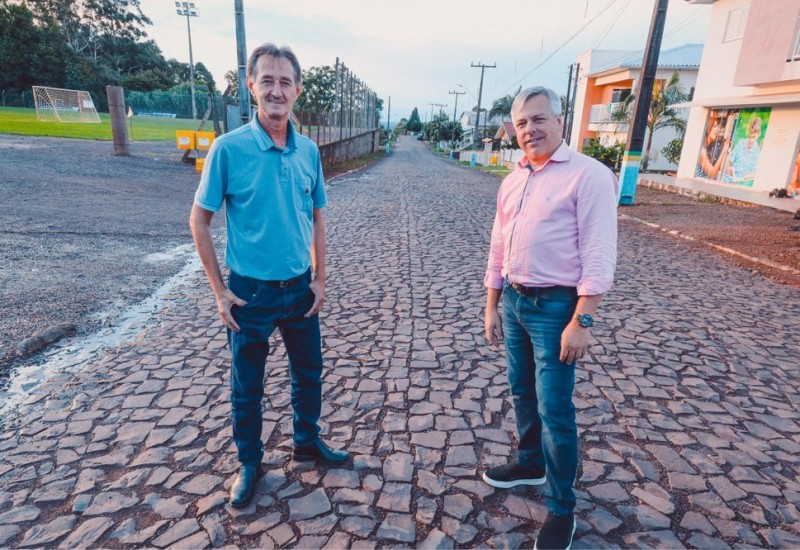Prefeito Blásio e Deputado Fabiano na Rua Santo Antônio. Foto: Ascom/Divulgação/JRTV
