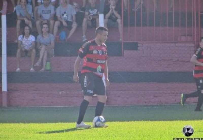 Renatinho vem sendo o maestro do time do Guarani (Foto: Gustavo Probst)