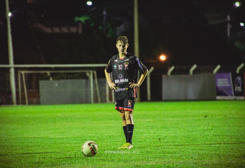 O pai de Bruninho, Roberto Trentin, é presidente do Ouro Verde, mas o jovem meia estará do outro lado, com a camisa do Guarani (Foto: Luis Bataglin/Gurani)