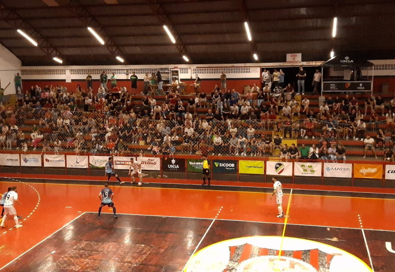 Jogando o fino do futsal, São Miguel se impôs em Palmitos (Foto: Stenio Wathier/JRTV/Arquivo)