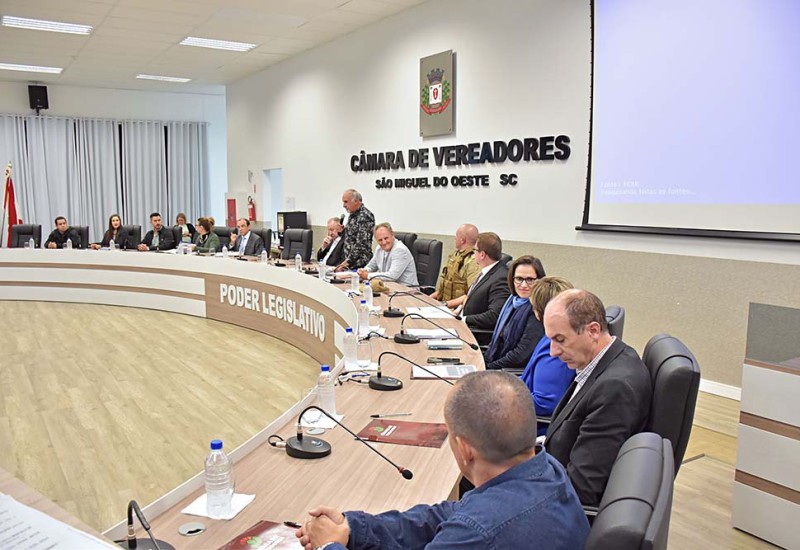 Audiência pública reuniu autoridades, representantes da educação, da segurança, da saúde mental, pais e comunidade em geral | Fotos: Tiarajú Goldschmidt/Câmara de Vereadores