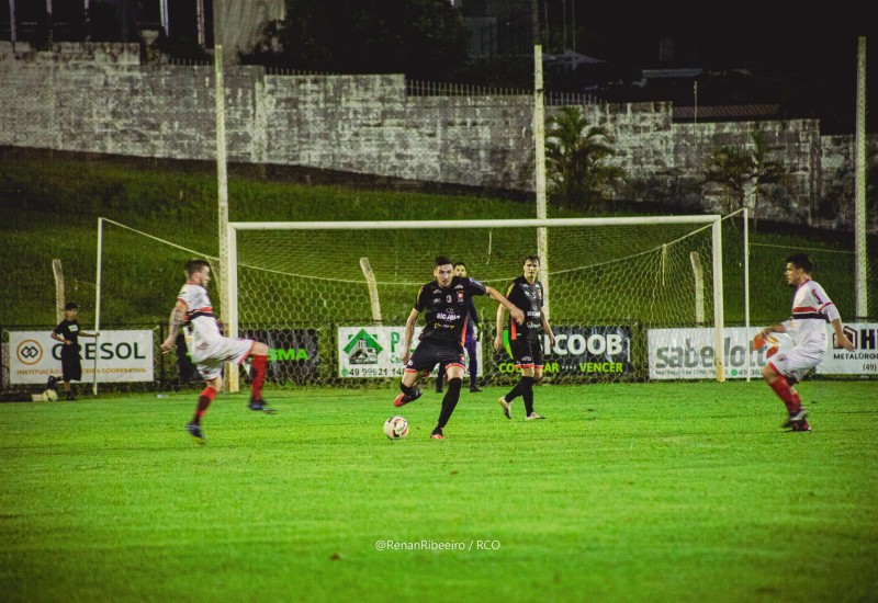 Guarani vai precisar mais do que nunca da eficiência de sua zaga contra o Grêmio Tunense (Foto: Luis Bataglin/Guarani)