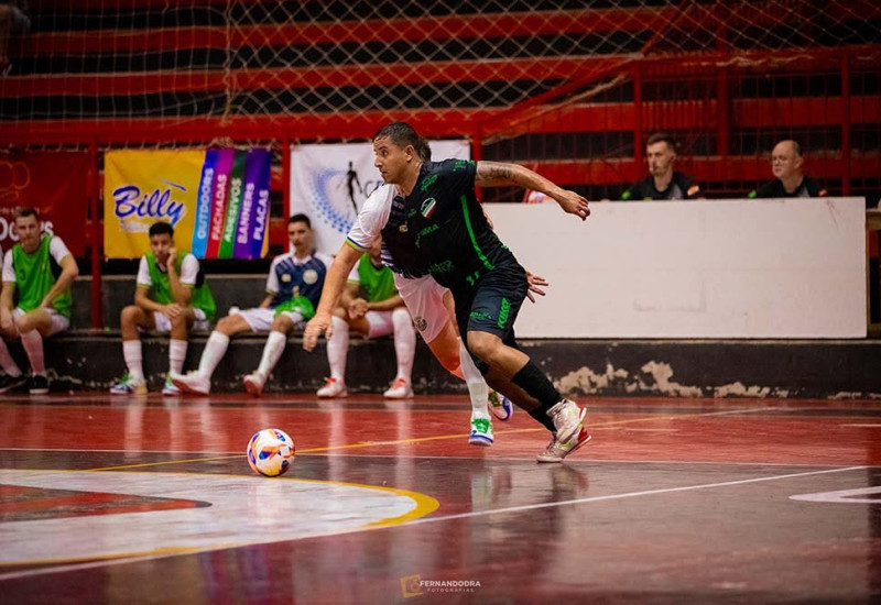 Com um sem pulo sensacional, Emerson anotou um dos gols mais bonitos da Serie Ouro (Foto: Fernandodra.com)