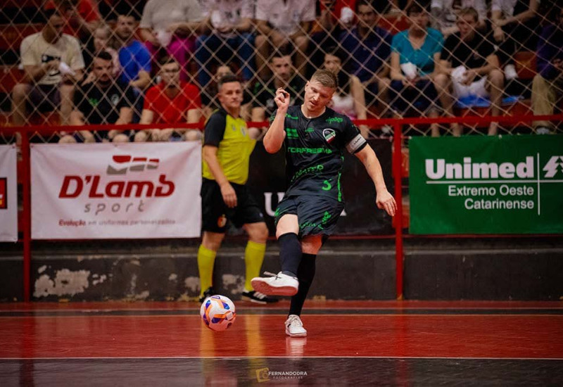 Com um gol e boa atuação, Cabeça foi importante para o São Miguel Futsal (Foto: Fernandodra.com)