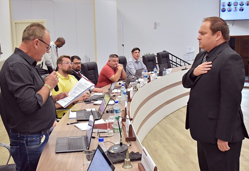 Wuillian Lanza assume a cadeira da vereadora Cris Zanatta, licenciada por 30 dias | Fotos: Tiarajú Goldschmidt/Câmara de Vereadores