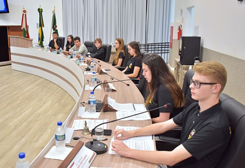Vereadores mirins se reuniram em sessão ordinária nesta segunda-feira | Foto: Tiarajú Goldschmidt/Câmara de Vereadores