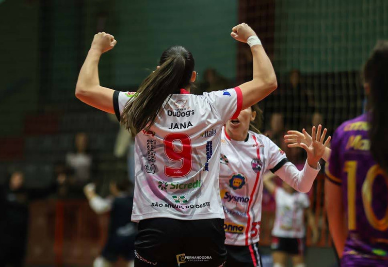 Jana e Camila prometem um time focado e de muita garra (Foto: Fernandodra.fotografias)