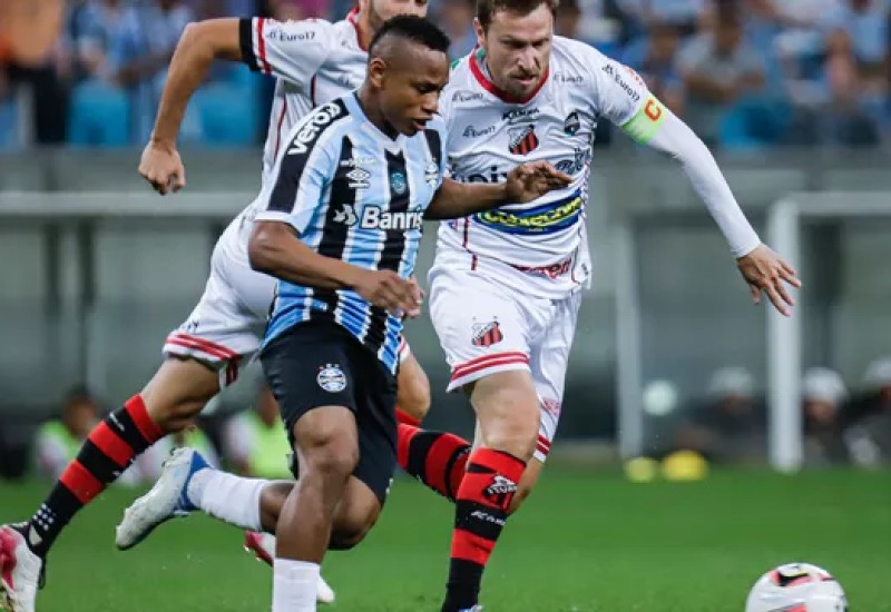 Campaz mais uma vez decepcionou o torcedor tricolor (Foto: Maxi Franzoi/AGIF)