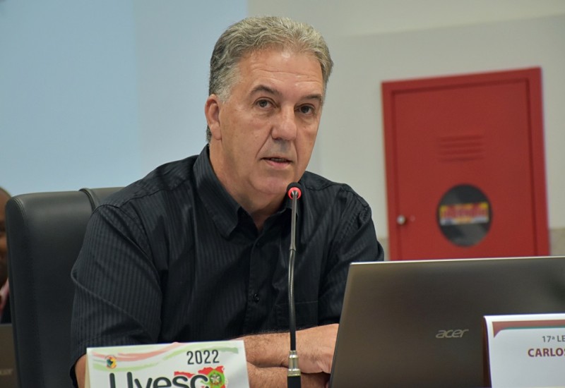 Carlos Agostini questiona sobre mudança de curso de riacho na Linha Santa Catarina | Foto: Tiarajú Goldschmidt/Câmara de Vereadores