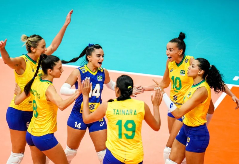 Brasil vibra após a vitória sobre o Porto Rico no Mundial de vôlei — Foto: Getty Images
